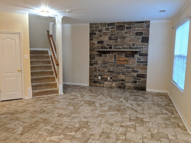 Building Photo - 3 Level townhouse in Frederick available e...
