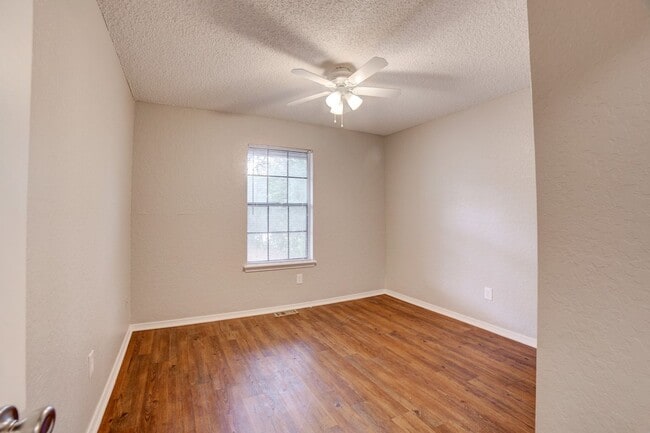Building Photo - PETS NOT ALLOWED - Newly renovated duplex unit in the heart of midtown Tulsa