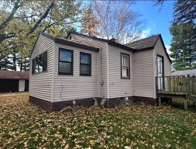 Building Photo - 801 Lake View Dr