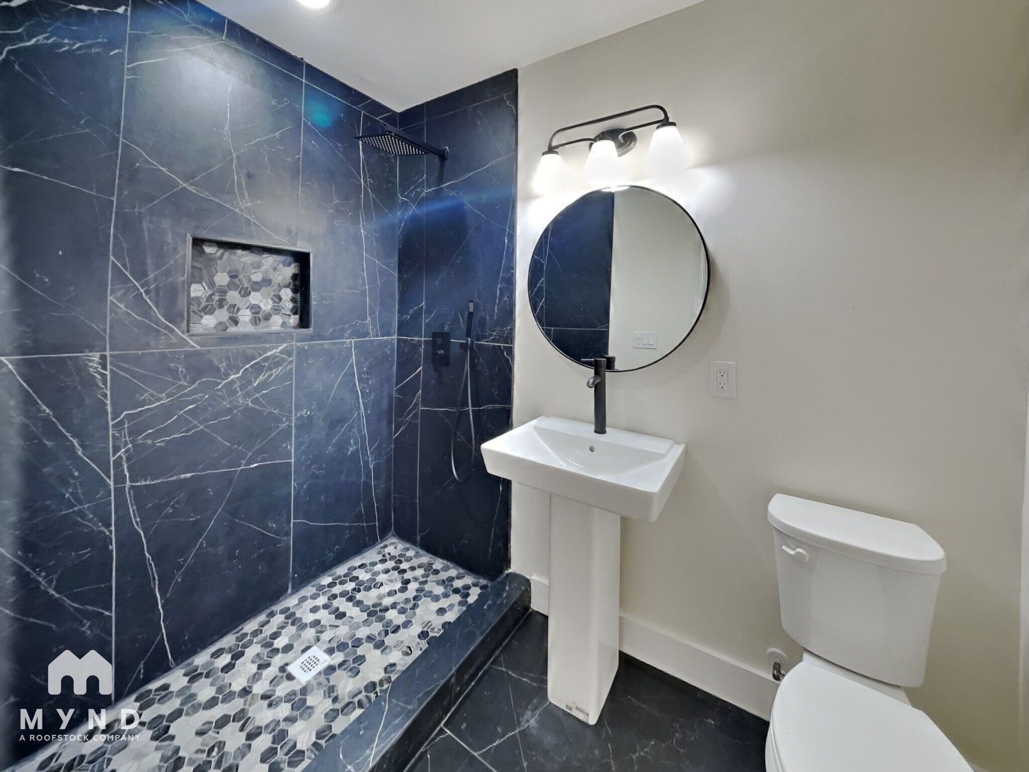 Building Photo - 2720 Hedgewood Dr NW