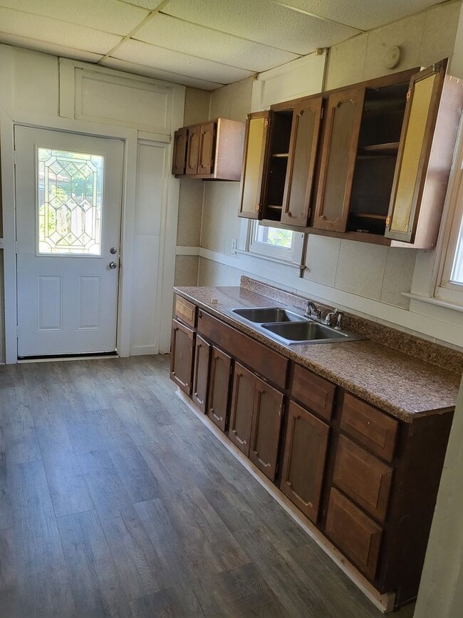 Building Photo - 3 bed 2 bath house