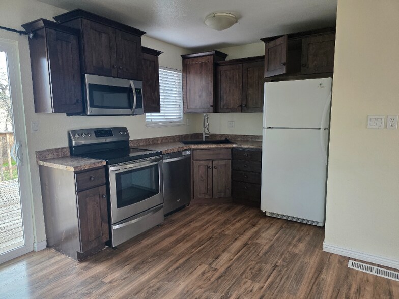 Building Photo - 2844 Lexington Ln