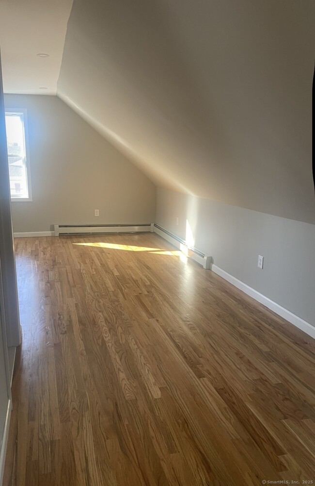 Building Photo - 644 Hallett St