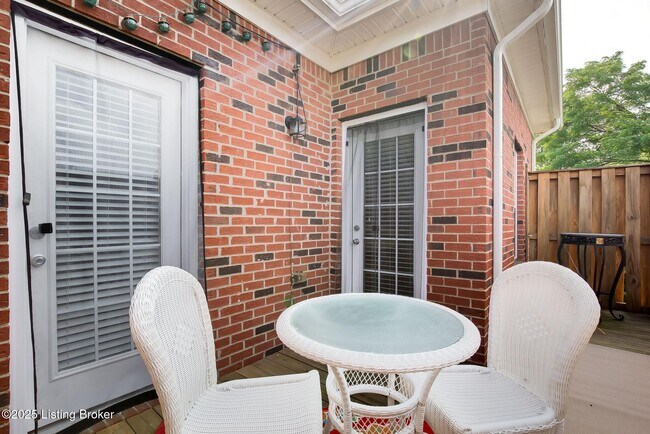 Building Photo - 203 S Dorsey Ln