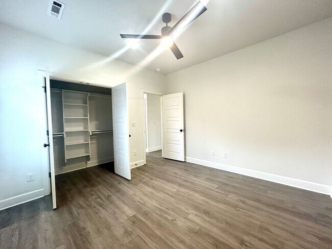 Building Photo - Centerton Home Available NOW! 4 bed, 2 full bath no carpet home. LARGE fenced backyard