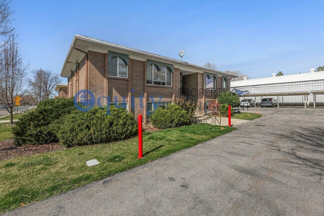 Building Photo - 549 Stringham Ave