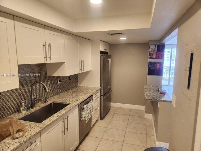 Building Photo - 18071 Biscayne Blvd