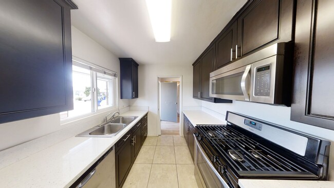 Building Photo - 5BD/3BA on Tipton!! Great Backyard w Patio!!