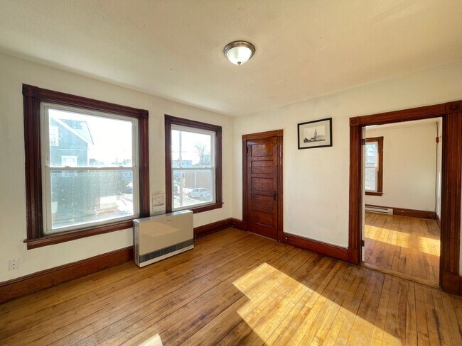 Building Photo - 457 Beech St