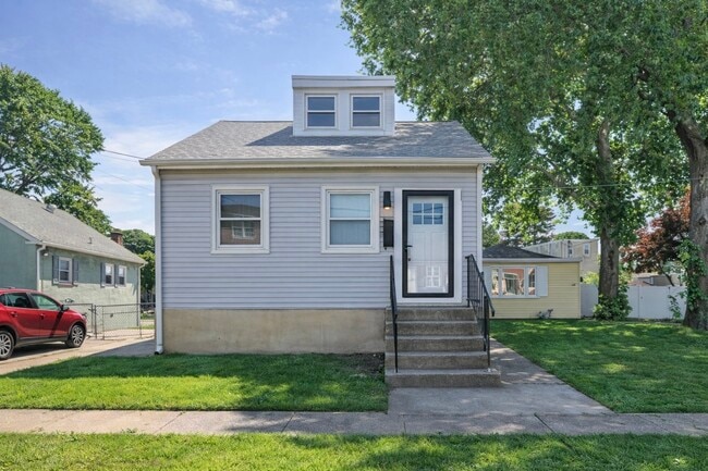 Building Photo - 230 Carre Ave