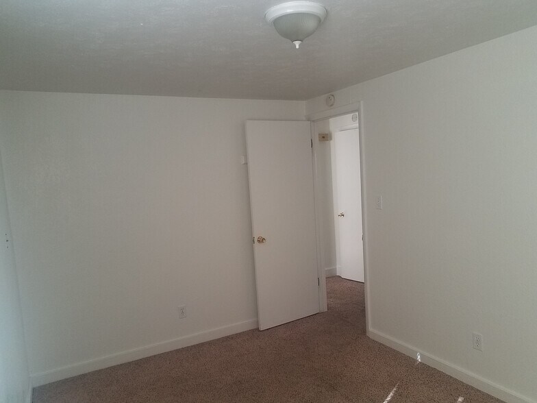 Bottom Unit - 2221 Cooper Ave