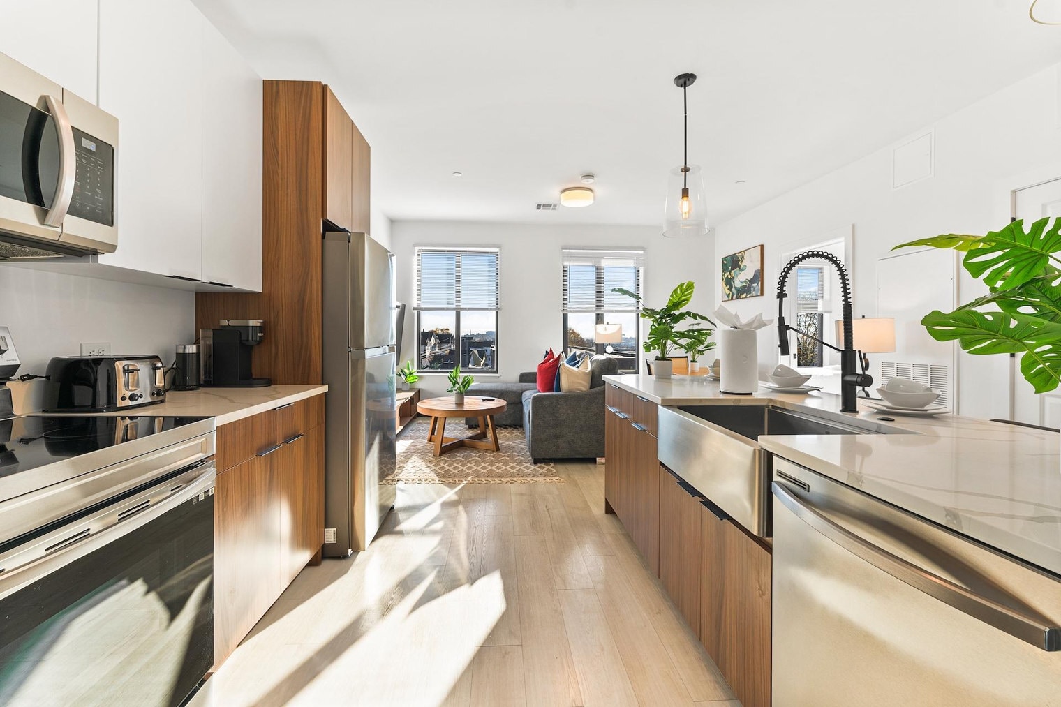 Building Photo - 600 Broadway-SI ID1240312P
