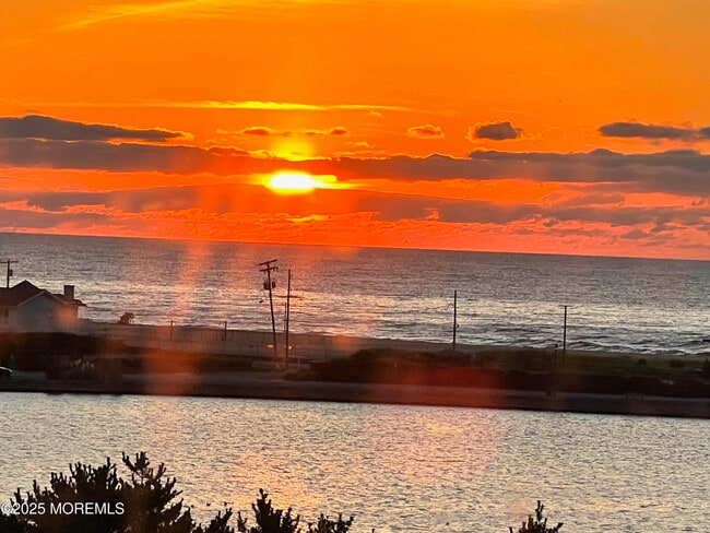 Building Photo - 400 Deal Lake Dr