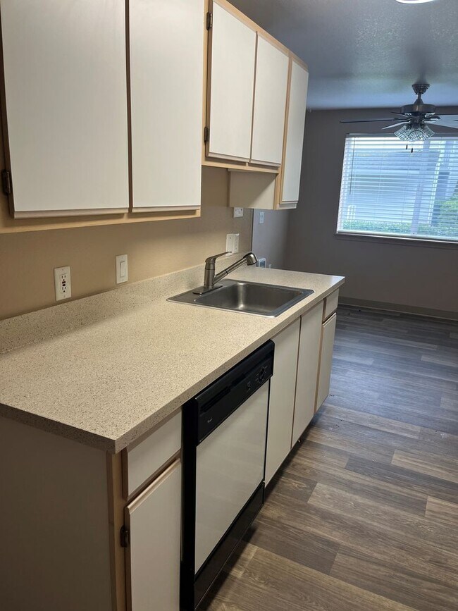 Interior Photo - Trailside
