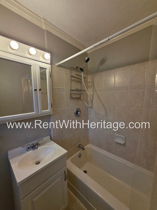 Building Photo - WOW! Fantastic 4Bedroom/ 2 Bath Ranch With All The Upgrades / Great Location / Popular Alexander ...