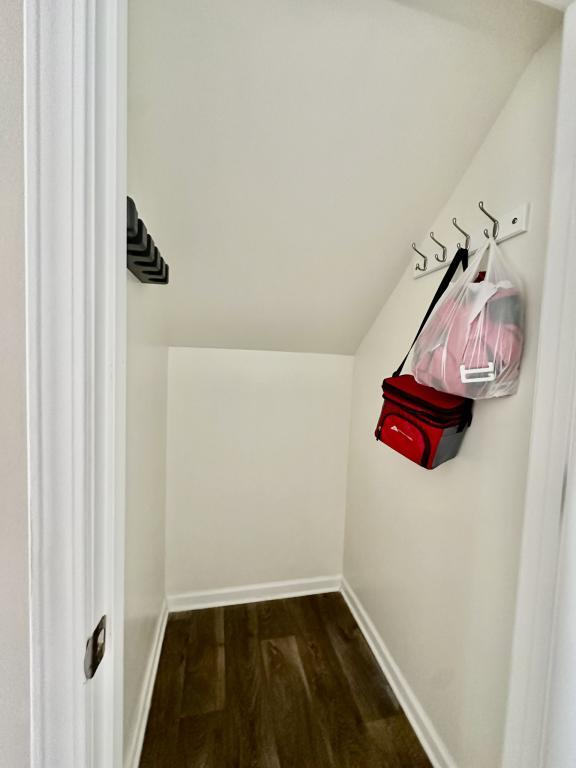 Building Photo - 1339 Mifflin Ln