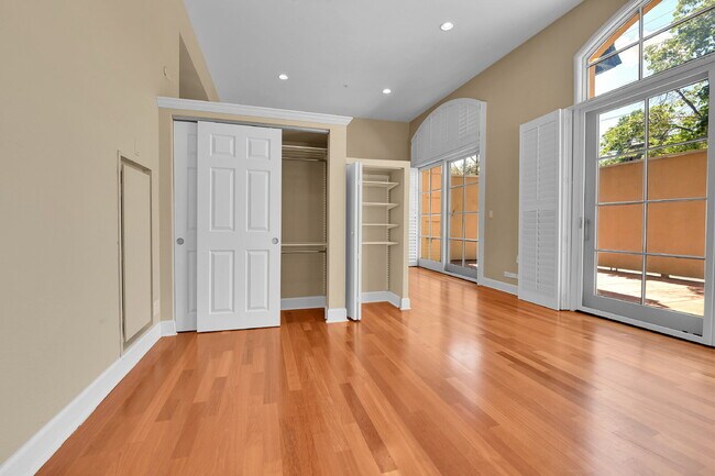 Building Photo - $1,900.00, 1 bed, 1 bath, located in Denve...