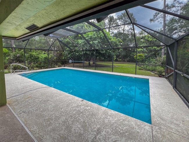 Building Photo - 16332 122nd Dr N