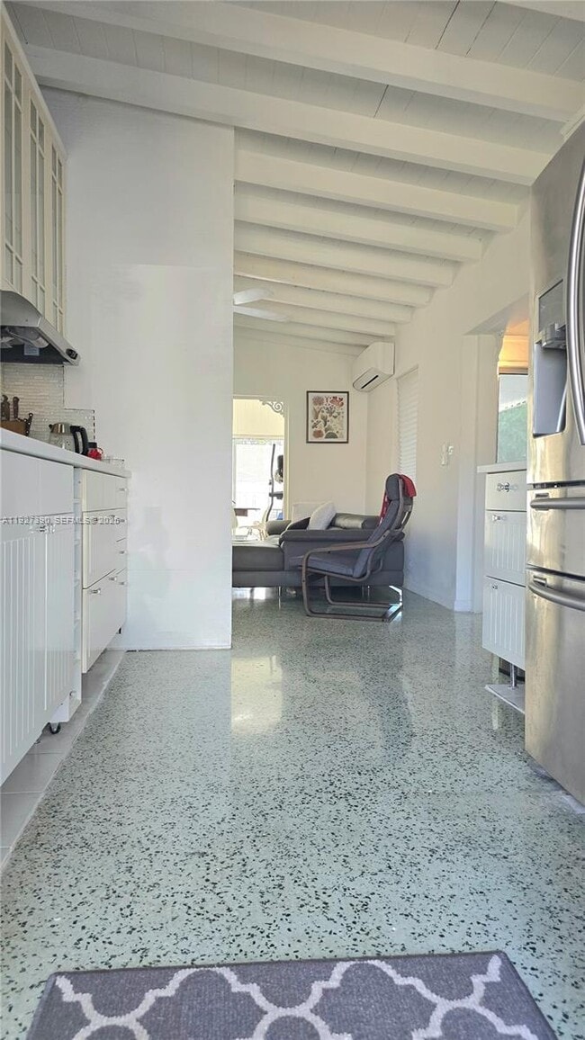 Building Photo - 6550 SW 26th St