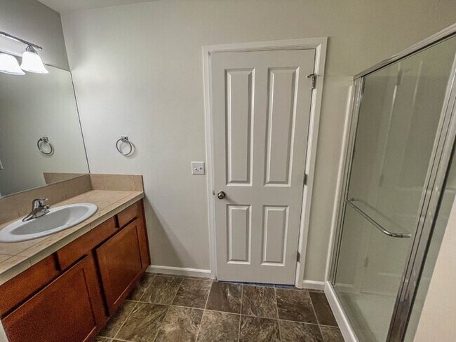 Building Photo - 3 Bed 2.5 Bath 2 Car Garage 1493sf Low maintenance yards. Prime Location.