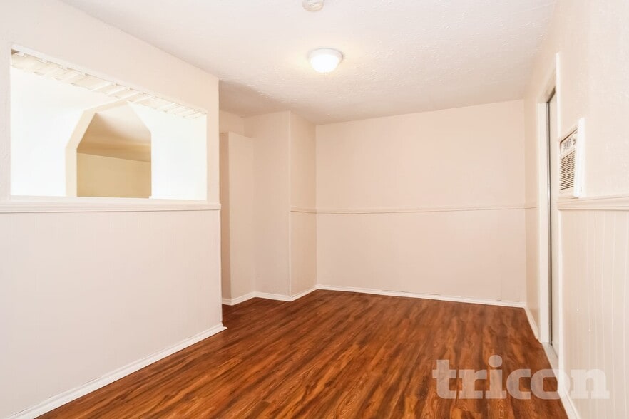 Building Photo - 15811 Kenbriar Dr