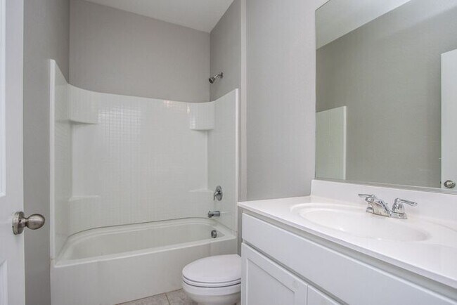 Building Photo - Home at Mission Royal Resort Living Community! 5bd 3ba 2688sqft!