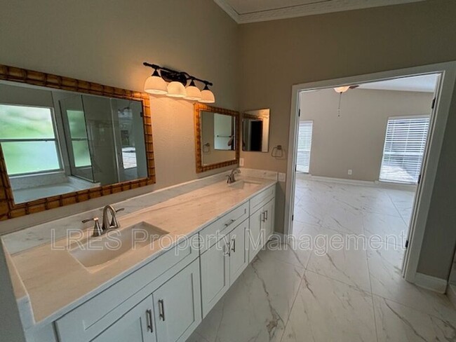 Building Photo - 1028 Kerwood Cir