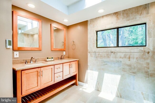 Building Photo - 1656 Cedar Hollow Way