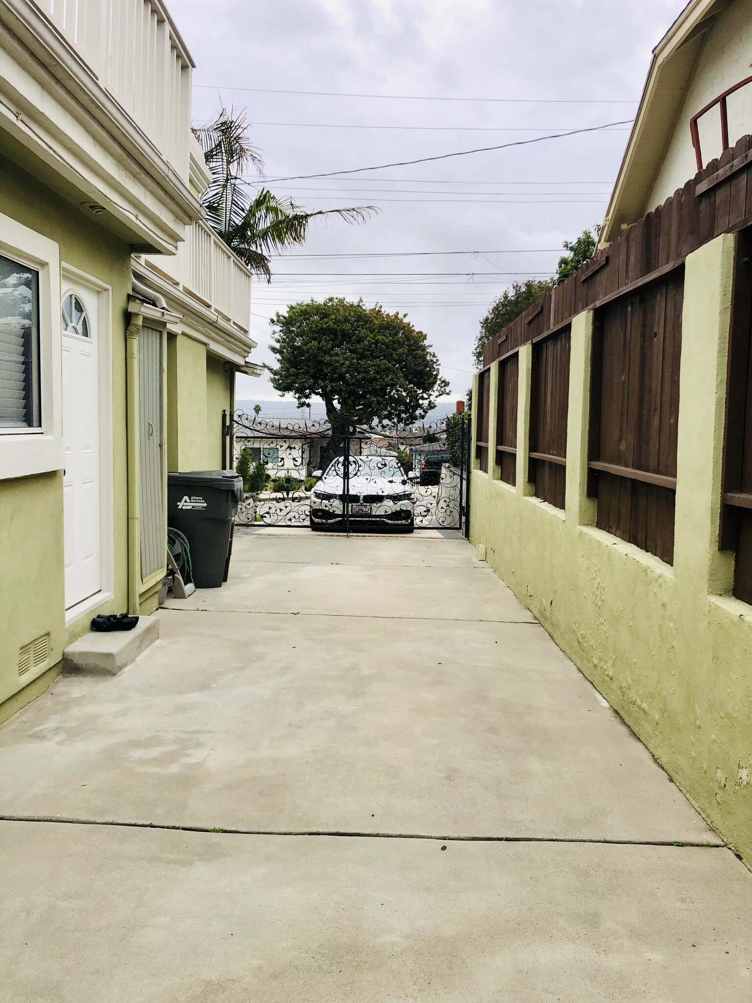 Building Photo - 2409 Ives Ln