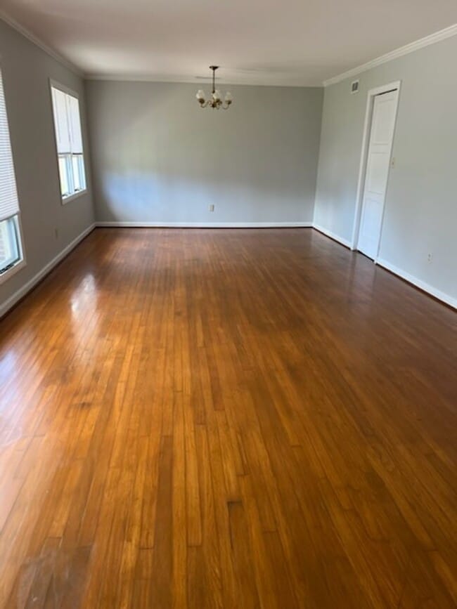 Building Photo - Nice 3 Bed 2 Bath at Great Price! Availabl...