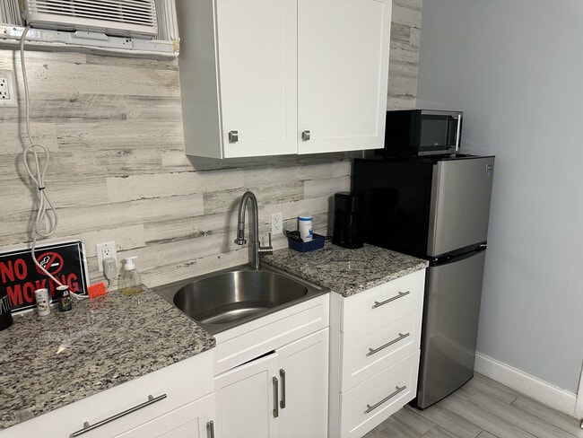 Building Photo - 1258 Beach Rd