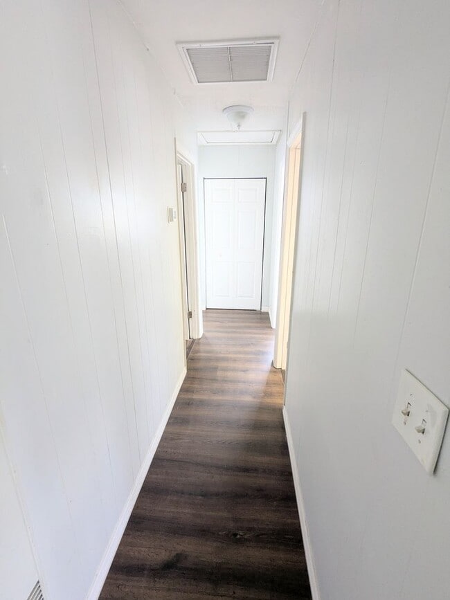 Building Photo - 3Bedroom+BONUS, 2 bath Daytona Beach