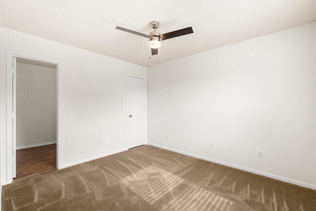 Building Photo - 4818 Fair Oak Dale Ln