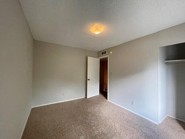 Building Photo - 9502 Quail Village Ln