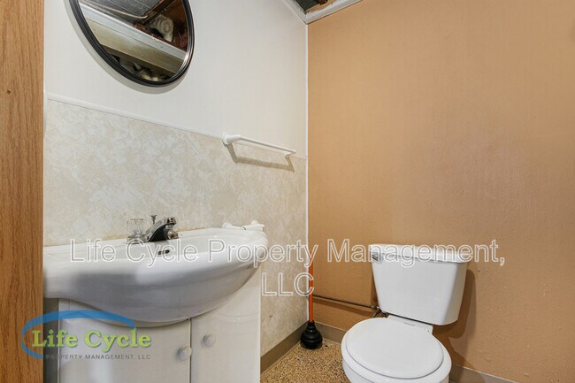 Building Photo - 1055 Lake Michigan Dr NW