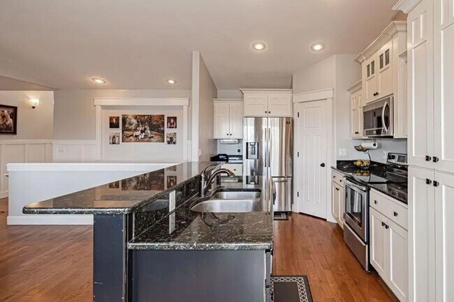 Building Photo - LOCATION, LOCATION, LOCATION - 4 Bedroom 3 Bath Home with TONS of storage. THIS PRICE INCLUDES TH...