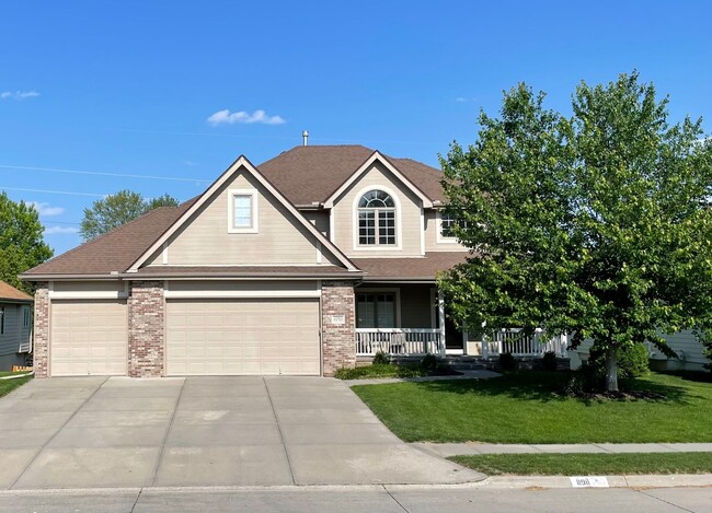 Building Photo - Don't Miss Out On This Gem in Papillion