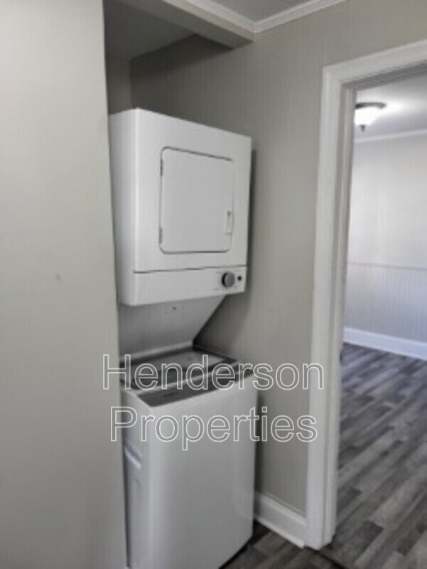 Building Photo - 154 Shurley St