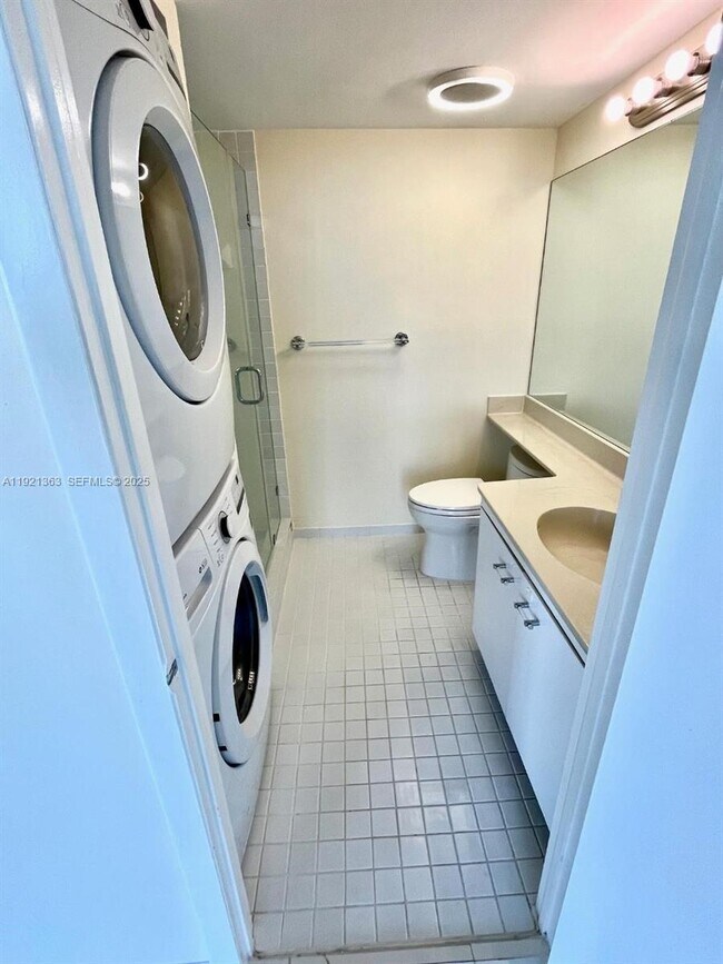 Building Photo - 4000 Towerside Terrace