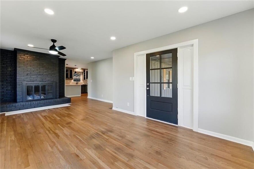 Building Photo - 10 Cochran Rd SE