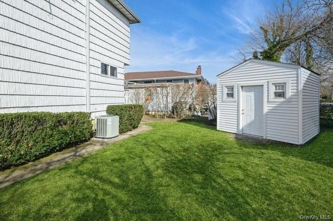 Building Photo - 482 Harbor Dr