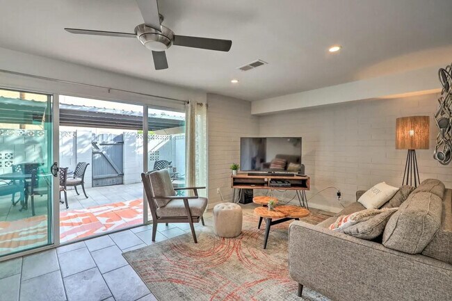 Building Photo - 7720 E Heatherbrae Ave