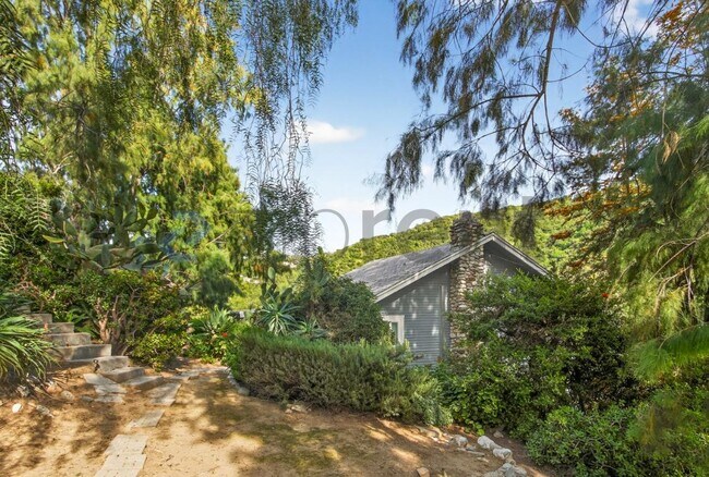 Building Photo - 16925 Hillside Dr