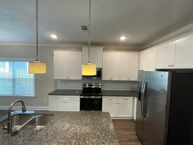 Building Photo - 5798 Whispering Pnes Wy