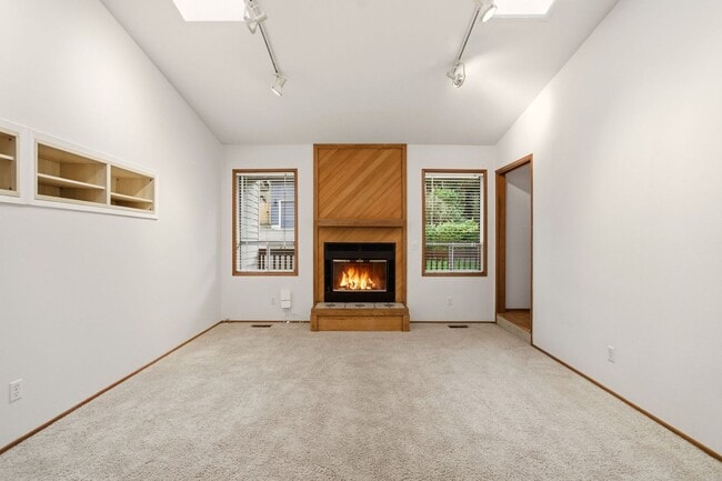 Building Photo - 21979 SW Mandan Dr