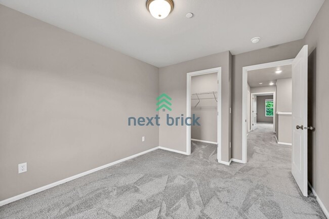 Building Photo - 3 Bed, 2.5 Bath Beautiful Condo Available ...