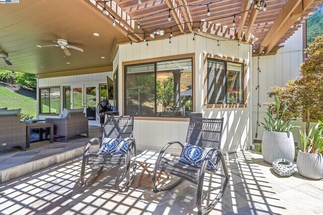 Building Photo - 3745 Deer Trail Ct