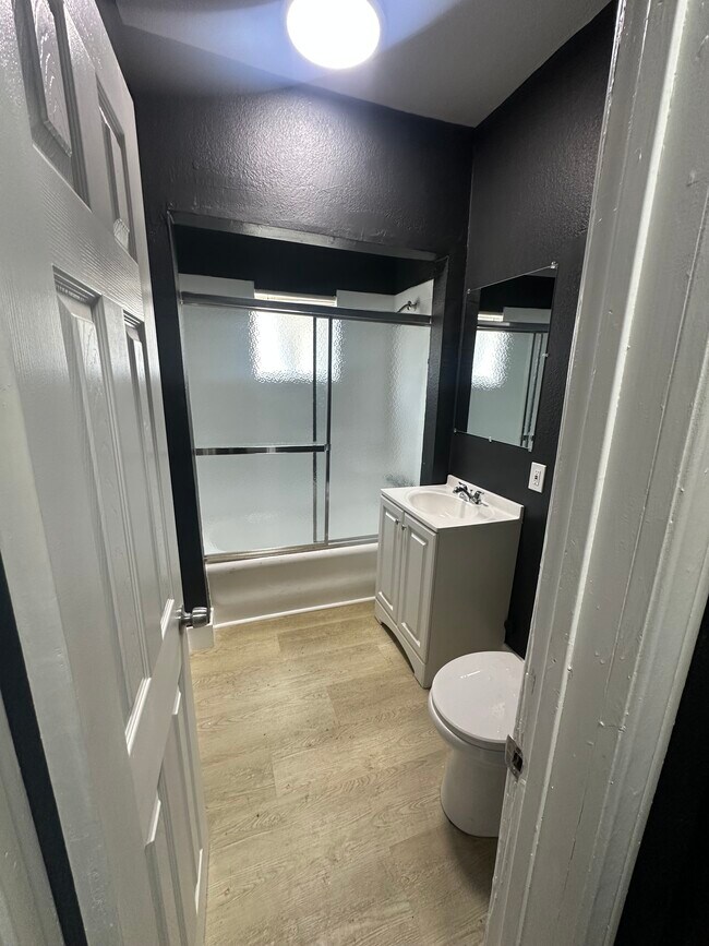 Building Photo - 248 E 54th, Los Angeles