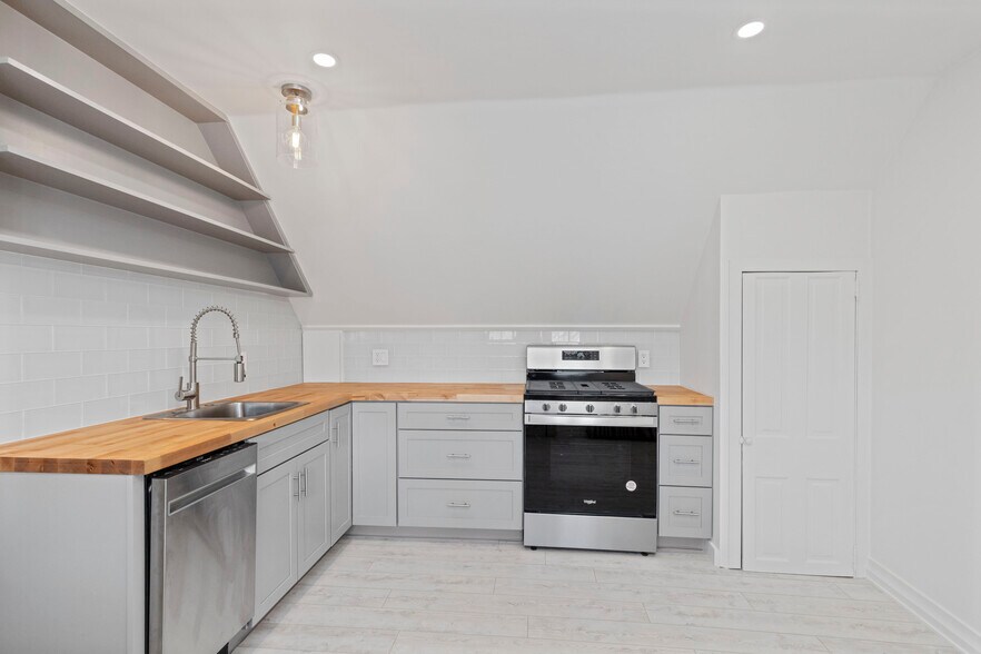 Building Photo - 75 W Ashland St