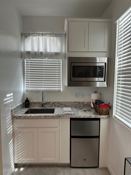 Kitchenette - 1229 Ossa St